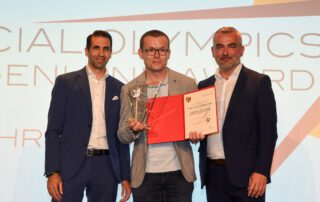 Sportlandesrat Heinrich Dorner und Stephan Sharma, Präsident des Landesverbandes von Special Olympics Burgenland, mit Michael Streicher